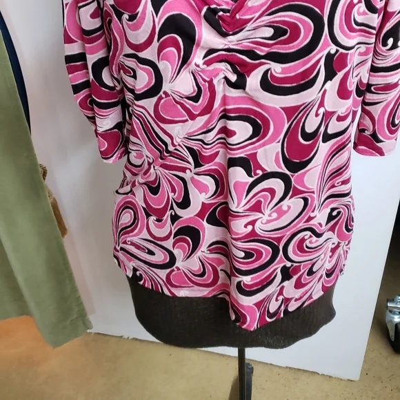 Kim & Co. Raspberry Print Top - Picture 6 of 7